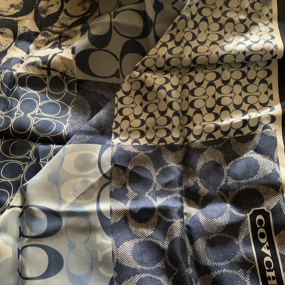 Coach silk signature scarf - Picture 5 of 9